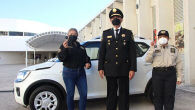 Photo of Dos mujeres policías ganaron vehículos por el Día del Policía