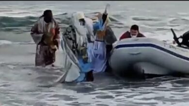 Photo of Reyes Magos sufren accidente y caen al mar tras volcar en lancha en España