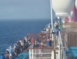 Photo of Mujer salta por la borda de un crucero y desaparece en el Golfo de México