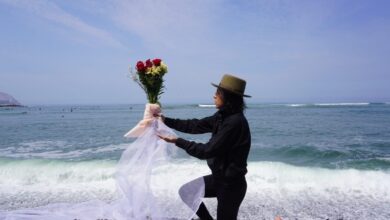 Photo of Ambientalista se casa con el mar y se compromete a cuidarlo toda su vida