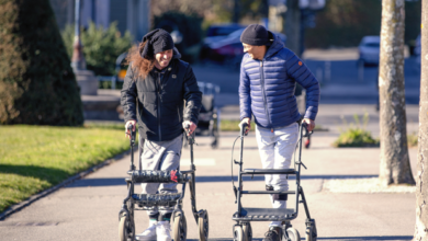 Photo of Tras recibir un implante electrónico tres parapléjicos vuelven a caminar