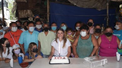 Photo of Vecinos del sur de la ciudad festejan a Cecilia Patrón por su cumpleaños