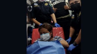 Photo of Policía y paramédicos de la SSP Yucatán atienden nacimiento en el Periférico