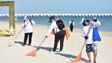 Photo of Julián Zacarías supervisa equipo de limpieza de playas