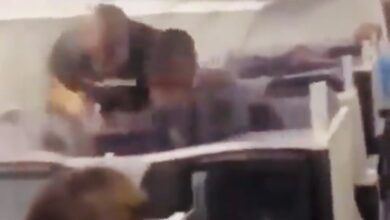 Photo of Mike Tyson estalla y golpea a pasajero que lo molestaba en avión