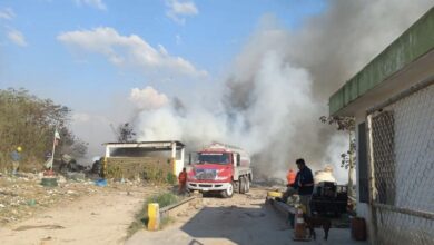 Photo of Bomberos de la SSP combaten incendio en basurero municipal de Valladolid