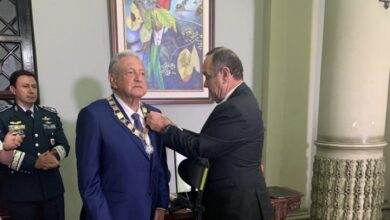 Photo of AMLO recibe condecoración de la Orden del Quetzal en Guatemala