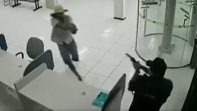 Photo of Guardia repele asalto contra banco en Brasil
