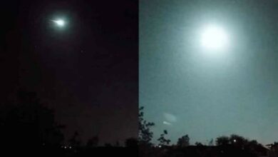 Photo of Resplandeciente bola de fuego ilumina el cielo nocturno de Texas