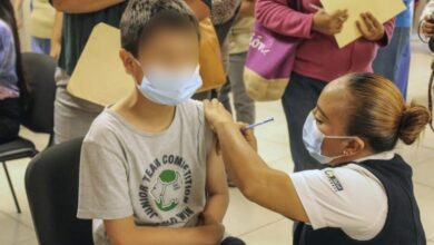 Photo of Papás reclaman por vacunas Covid caducas para niños en Oaxaca