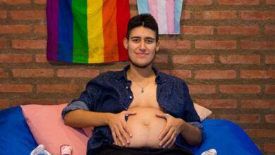 Photo of Hombre trans está embarazado de mellizos