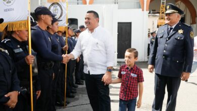 Photo of Renán Barrera reconoce a las y los policías de Mérida