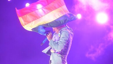 Photo of Grupo Firme ondeó la bandera LGBTI+ y puso a bailar a miles de capitalinos