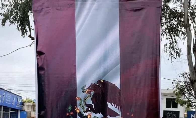 En Nayarit, cambian colores de la bandera de México por los de Morena | Con  Acento