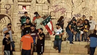 Photo of Yucatecos festejan el triunfo de Leones en el Monumento a la Patria