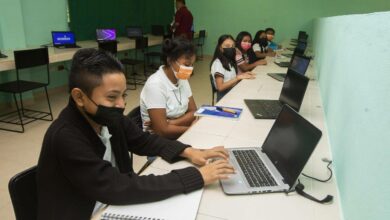 Photo of Estudiantes de Espita reciben laptops