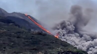 Photo of Volcán Stromboli hace erupción en Italia y genera sismo