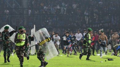 Photo of Hay al menos 32 niños entre los 125 fallecidos en estampida en estadio de futbol en Indonesia