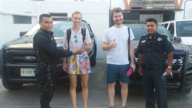 Photo of Turistas recuperan su celular olvidado en un taxi