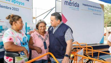 Photo of Renán Barrera entrega apoyos para impulsar la economía de las familias