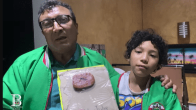 Photo of Su hijo le hace una “placa” de youtube 
