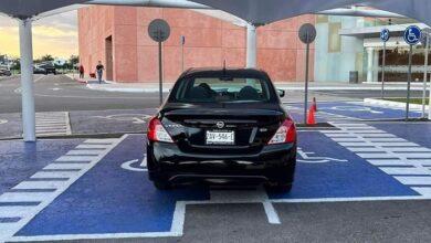 Photo of Exhiben a conductor que ocupó dos cajones de estacionamiento