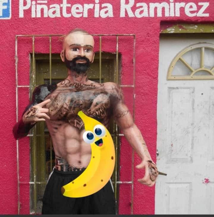 Crean piñata de “Babo” de Cartel de Santa tras polémico video | Con Acento