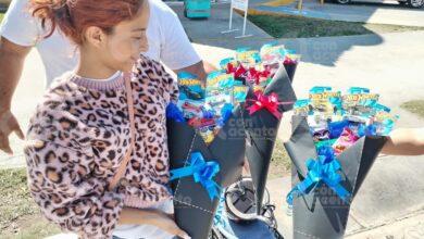 Photo of Calles de Mérida se llenan de regalos por San Valentín