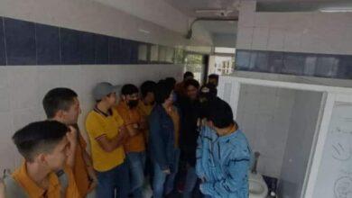 Photo of Alumno de la UADY abre su barbería en una baño de preparatoria