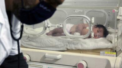 Photo of Bebé rescatada seguía unida por el cordón umbilical a su madre bajo los escombros