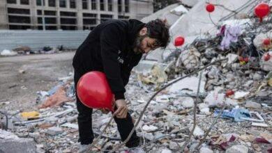 Photo of Con globos rojos rinden homenaje a niños muertos en Turquía