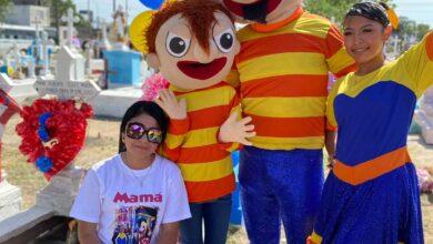 Photo of Lleva show infantil hasta la tumba de su sobrina 