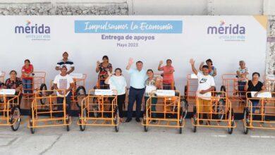 Photo of Renán Barrera entrega apoyos a las familias más vulnerables 