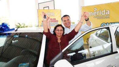 Photo of Renán Barrera entrega los premios del sorteo predial 202