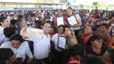 Photo of Mauricio Vila brinda certeza patrimonial a cientos de familias