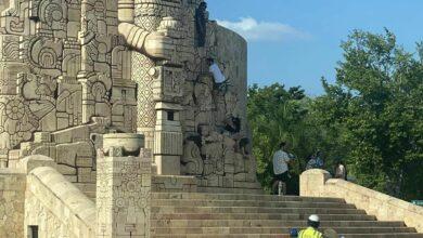 Photo of Turistas escalan Monumento a la Patria en Mérida 