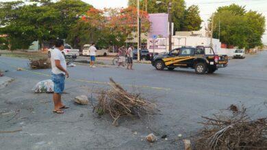 Photo of Bloquean calles por falta de energía eléctrica