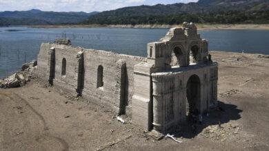 Photo of Por sequía, iglesia de 400 años emerge de las aguas en Chiapas 