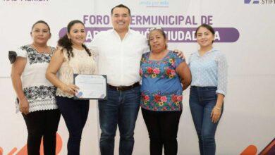 Photo of Renán Barrera comparte experiencias exitosas en Izamal