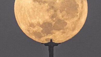 Photo of Esperó tres años para esta foto: el Cristo Redentor «cargando» la Luna 