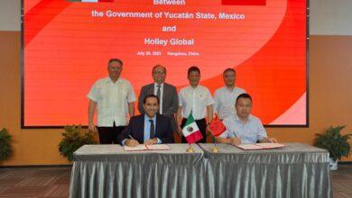 Photo of Vila firma carta de intención con Holley Group para parque industrial en Yucatán