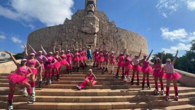 Photo of Bailan al ritmo de Barbie en el Monumento a la Patria en Mérida