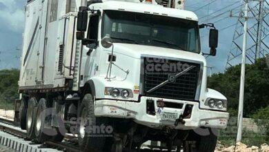 Photo of Así circulan los camiones sobre las vías del Tren Maya 