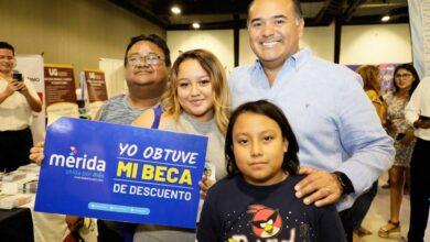 Photo of Renán Barrera abre la convocatoria a Beca de Excelencia Universitaria