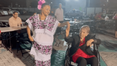 Photo of Amigas disfrutan de bailar jarana juntas. VIDEO