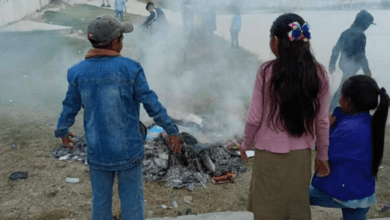 Photo of Queman libros de la SEP por «ser del diablo» en Chiapas 