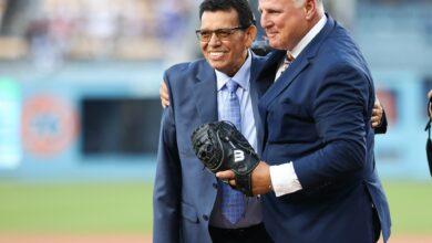 Photo of Dodgers de Los Ángeles inmortalizan a Fernando Valenzuela; retiran su número 34