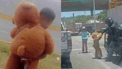 Photo of Le regalaron un peluche y lo convirtió en botarga para trabajar. VIDEO 