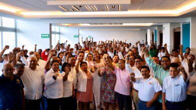 Photo of Cecilia Patrón hace equipo con trabajadores meridanos