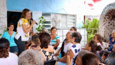 Photo of Cecilia Patrón escucha a meridanos 
